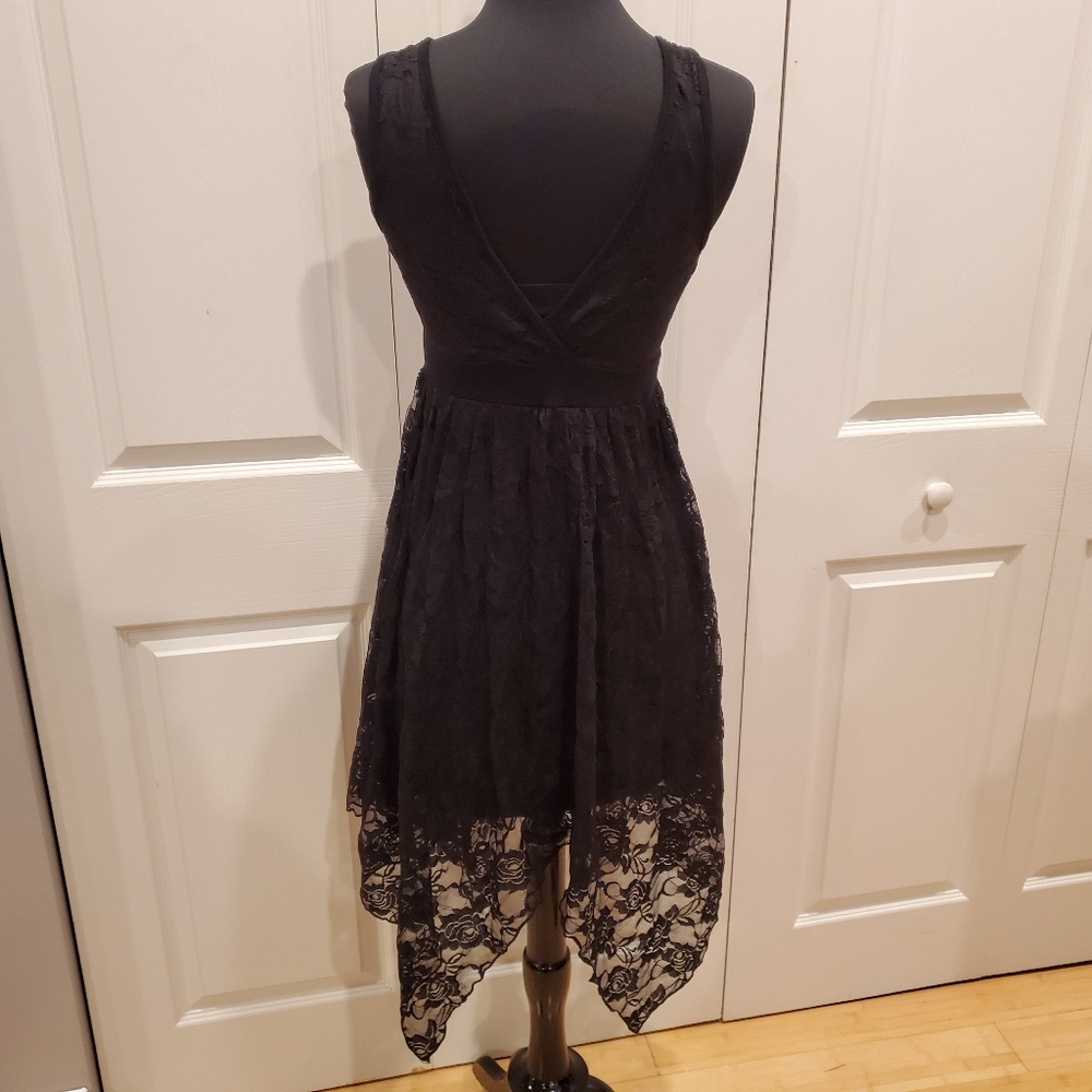 Black Lace uneven hem Dress - Picture 4 of 8
